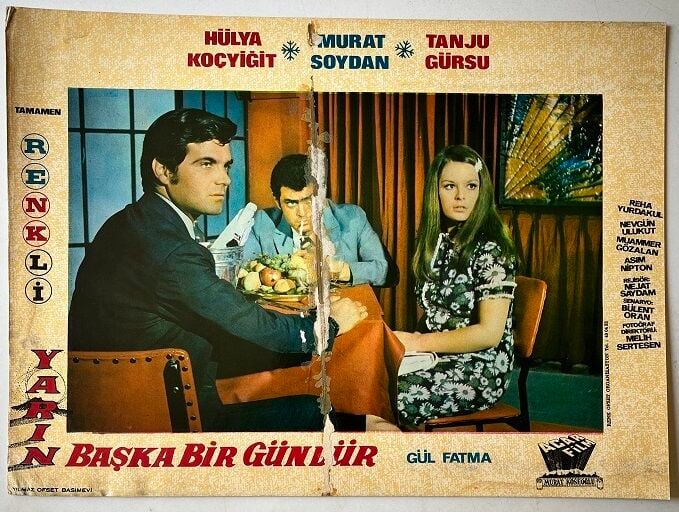 Yarın Başka Bir Gündür - Hülya Koçyiğit - Lobi Kartı
