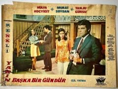 Yarın Başka Bir Gündür - Hülya Koçyiğit - Lobi Kartı