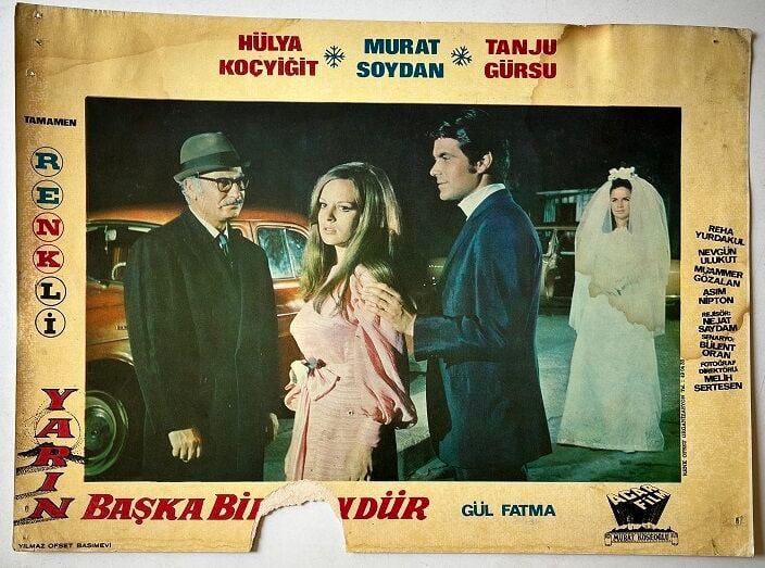 Yarın Başka Bir Gündür - Hülya Koçyiğit - Lobi Kartı