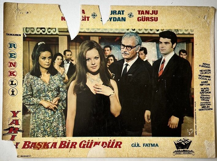 Yarın Başka Bir Gündür - Hülya Koçyiğit - Lobi Kartı