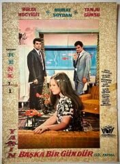 Yarın Başka Bir Gündür - Hülya Koçyiğit - Lobi Kartı