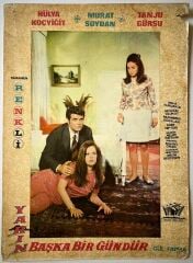 Yarın Başka Bir Gündür - Hülya Koçyiğit - Lobi Kartı