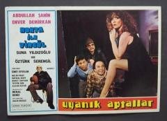 UYANIK APTALLAR SUNA YILDIZOĞLU NOKTA İLE VİRGÜL