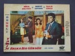 YARIN BAŞKA BİR GÜNDÜR HÜLYA KOÇYİĞİT MURAT SOYDAN 24 - LOBİ KARTI