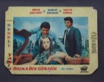 Yarın Başka Bir Gündür - Hülya Koçyiğit - Murat Soydan - Tanju Gürsu - Lobi Kartı 9