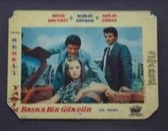 Yarın Başka Bir Gündür - Hülya Koçyiğit - Murat Soydan - Tanju Gürsu - Lobi Kartı 9