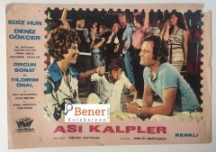ASİ KALPLER - EDİZ HUN - DENİZ GÖKÇER LOBİ KARTI HALİYLE 4