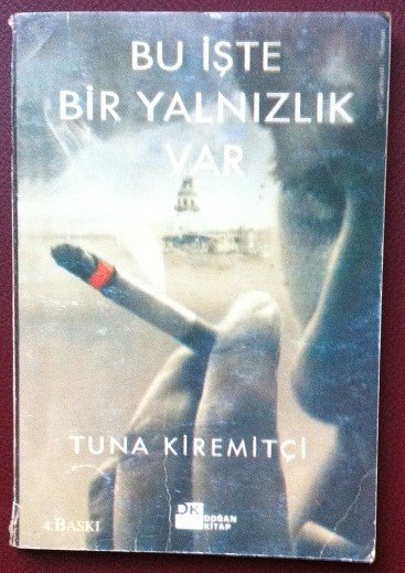BU İŞTE BİR YALNIZLIK VAR  TUNA KİREMİTÇİ