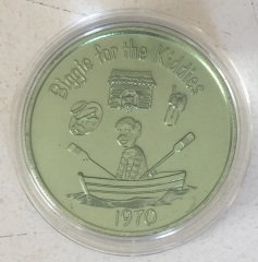YABANCI MADALYA 1970 YEŞİL RENKLİ HAFİF BİR METAL 4 CM