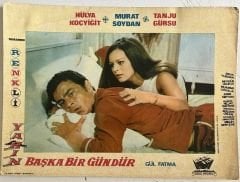 Yarın Başka Bir Gündür - Hülya Koçyiğit - Murat Soydan - Tanju Gürsu - Lobi Kartı 3