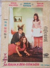 Yarın Başka Bir Gündür - Hülya Koçyiğit - Murat Soydan - Tanju Gürsu - Lobi Kartı 2