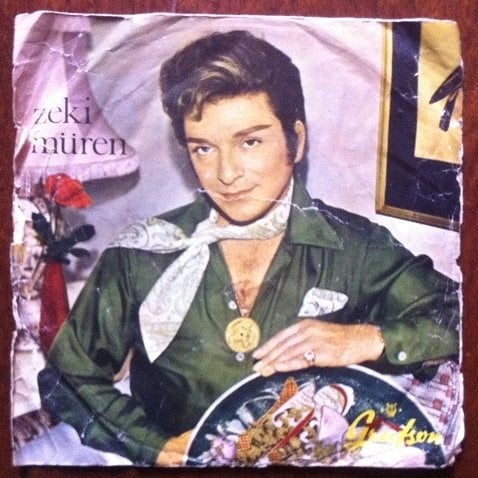 ZEKİ MÜREN - SUS SUS SUS - GÖZLERİMİN YAŞINI SİLEMİYORUM