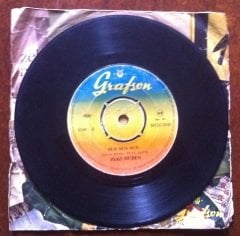 ZEKİ MÜREN - SUS SUS SUS - GÖZLERİMİN YAŞINI SİLEMİYORUM