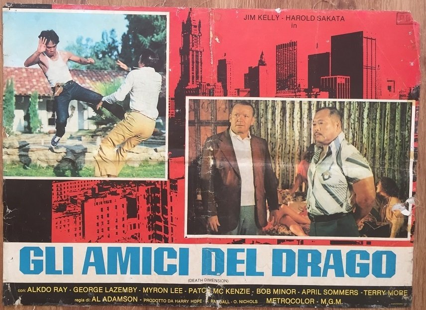 GLI AMİCİ DEL DRAGO LOBİ KARTI FİLM AFİŞİ - YORGUN